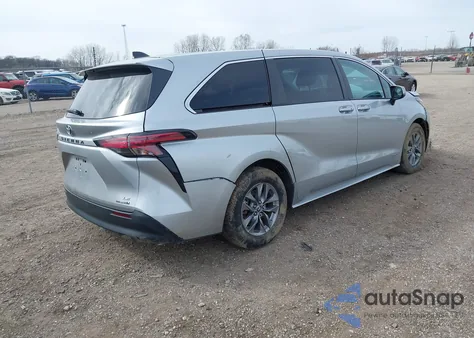 2021 Toyota Sienna Le z USA, uszkodzony, nr VIN 5TDKRKEC6MS046724